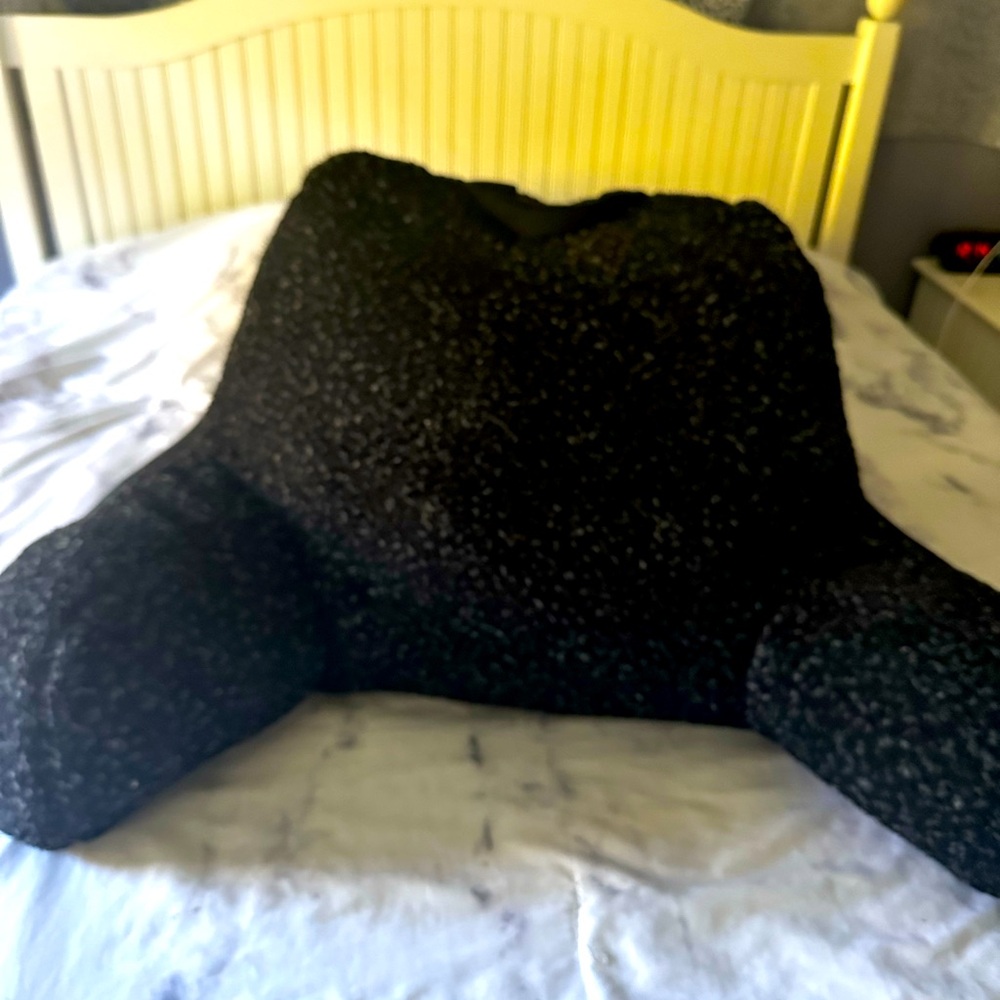 Reading pillow ( black with white flecks)